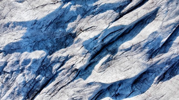 Glacier from above (Photo: Henry Henson) ©